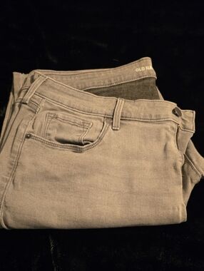 Old Navy Women’s Light Gray Skinny Jeans